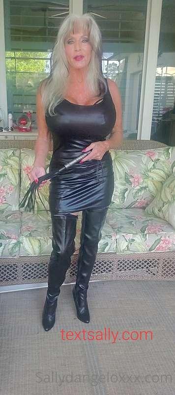 Happy sexy sinful Sunday 😈 don't think you can hide from me...