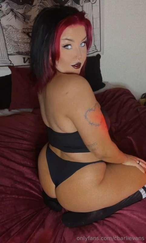 DM me “TREAT” right now and i’ll send you a naughty ASS BUND..
