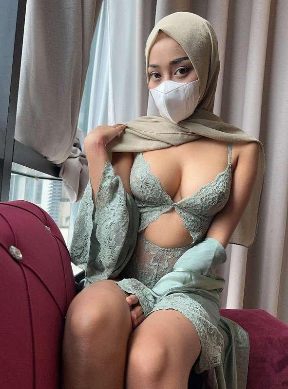 Secret nympho syakhalifah is super horny and wants to discov..