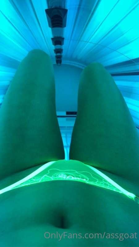 Would you get on the sunbed with me ?