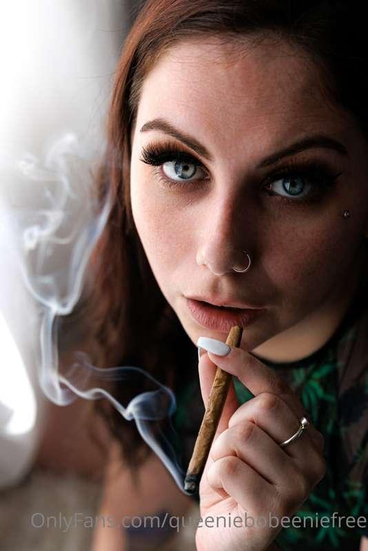 queeniebobeeniefree main image