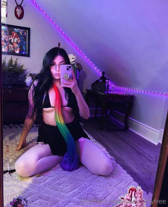 @nymphiiixfree
Your slutty goth gf who’s obsessed with fanta..