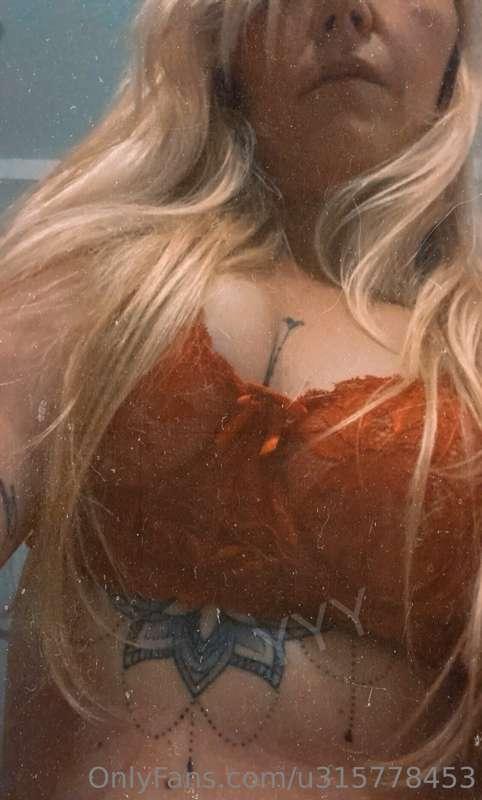 With the scent of red roses🌹