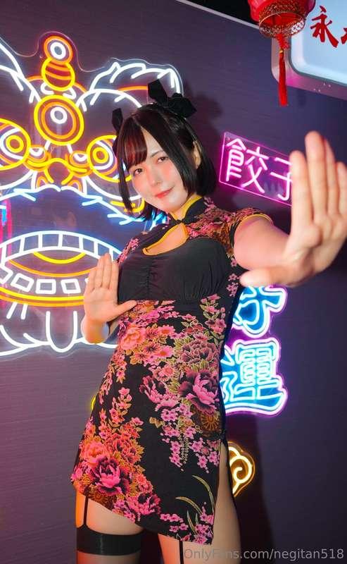 Sexy collaboration photo of neon and china-suit Negi.❤️