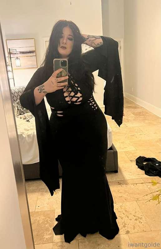 Happy Halloween from your favorite succubus (in her very mes..