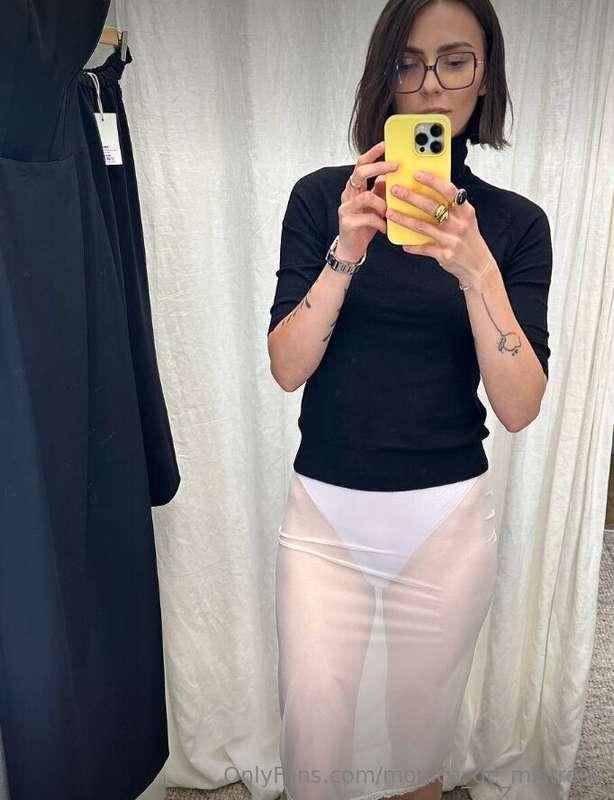 Shopping is what relaxes my soul!Do you like online or offli..