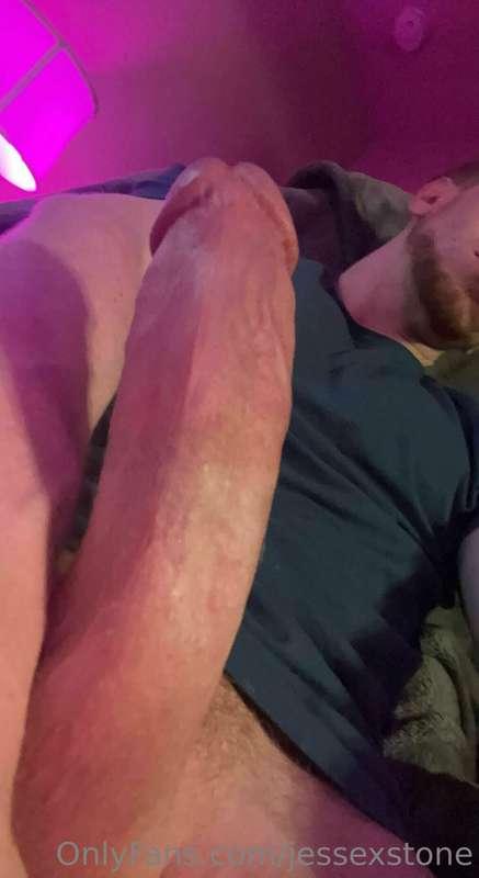 Any volunteers to suck while I play 👅