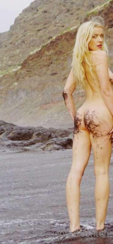 You encounter me on a nudist beach... what do you do? 😃 best..