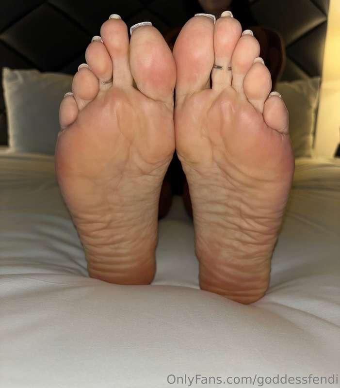 I know you’ve missed my big, soft , wrinkled soles! How do t..