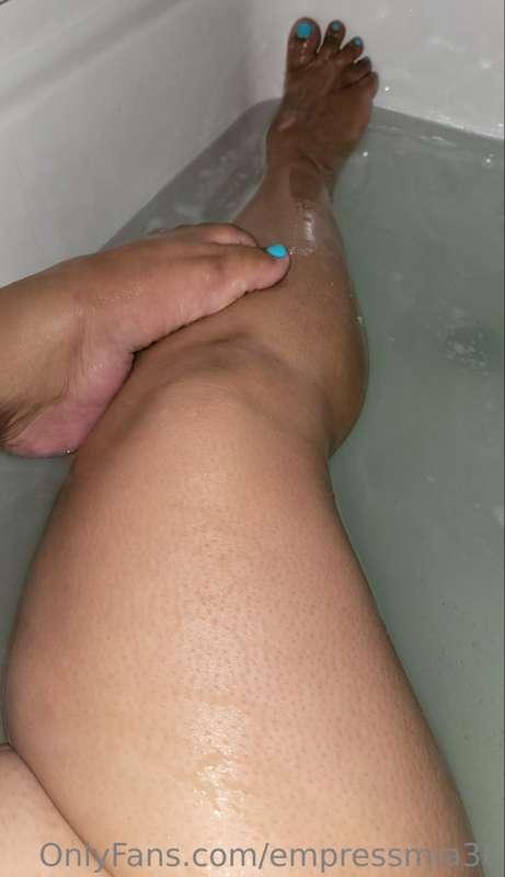 Take a bath with me 💦💦