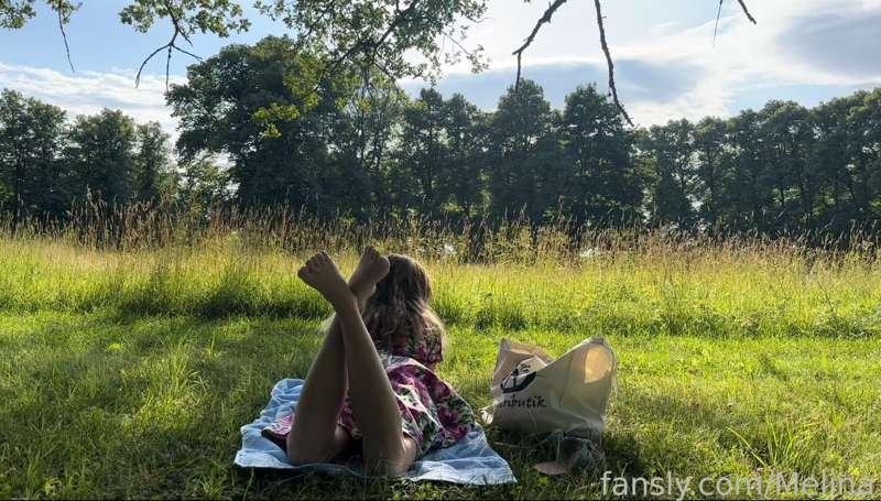Let’s have a picnic together with our toes out 👣 

#fyp #feet #flirty