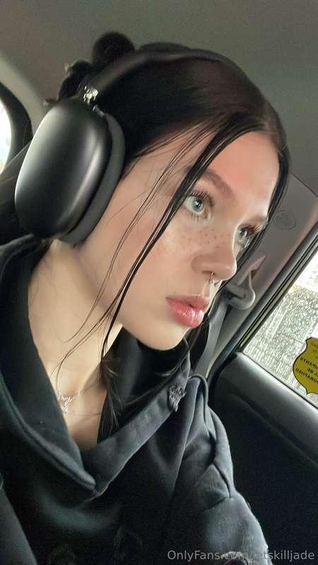 Guess what am I listening to💖