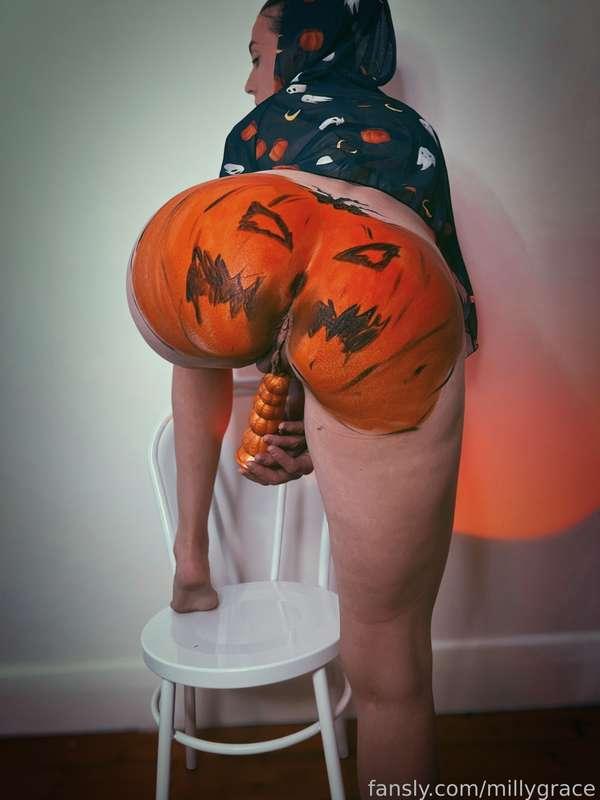 So tell me… what you gonna do to this pumpkin?

#halloween #dressup #costume #asshole #pussy #dildo #free #fyp #milf #labia #wetpussy