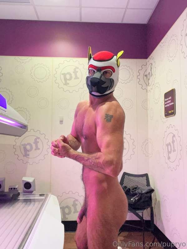 Just some tanning room flexing! Awroo 