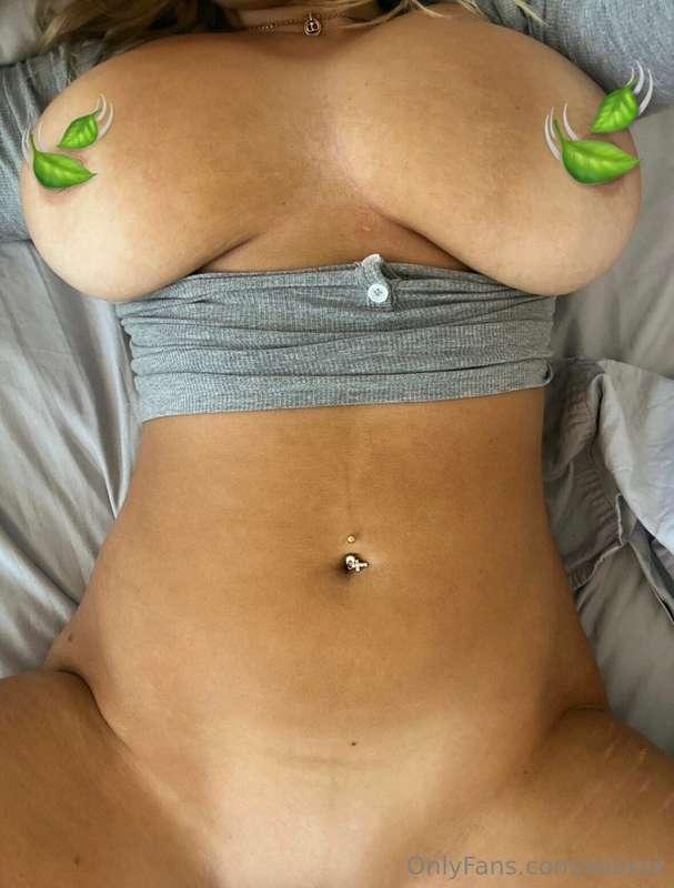 A bunch of these uncensored pics and a video in your DMs fro..