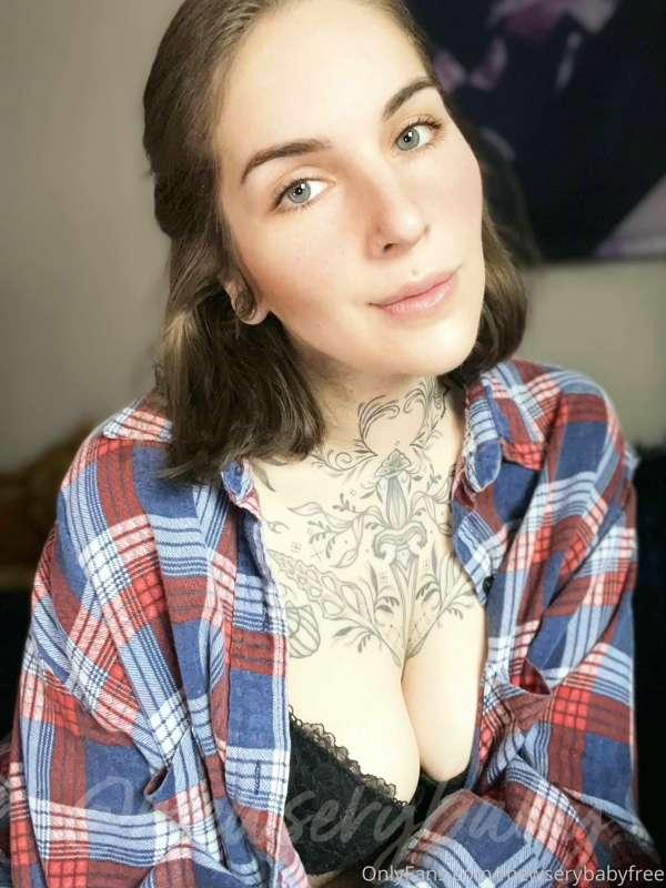 Wanna see my tits and pussy lips? 🥵