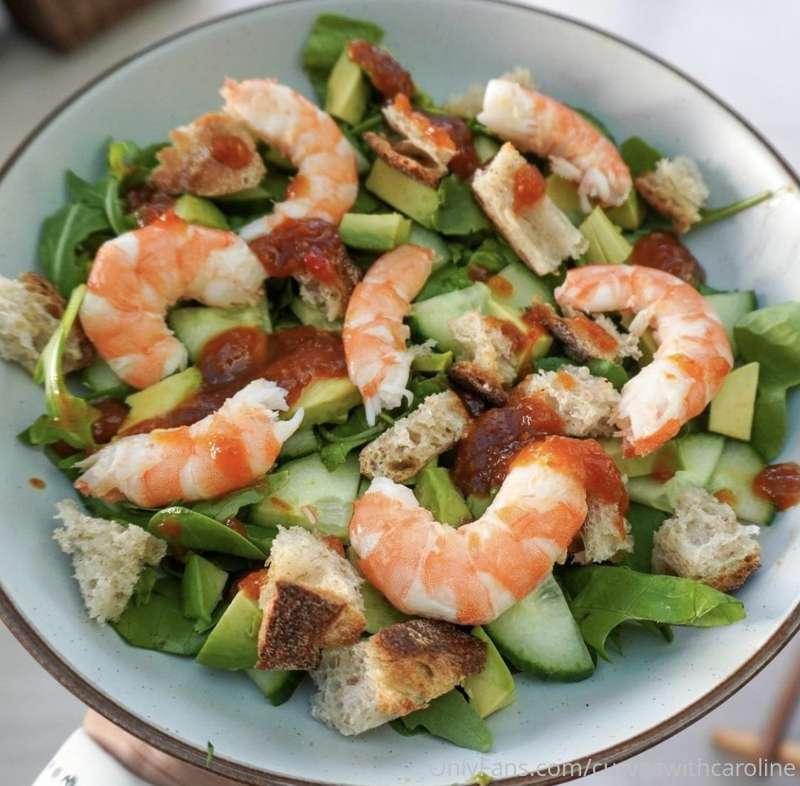 Today’s lunch!! 🥗 

✨ lunch today consisted of a prawn salad..