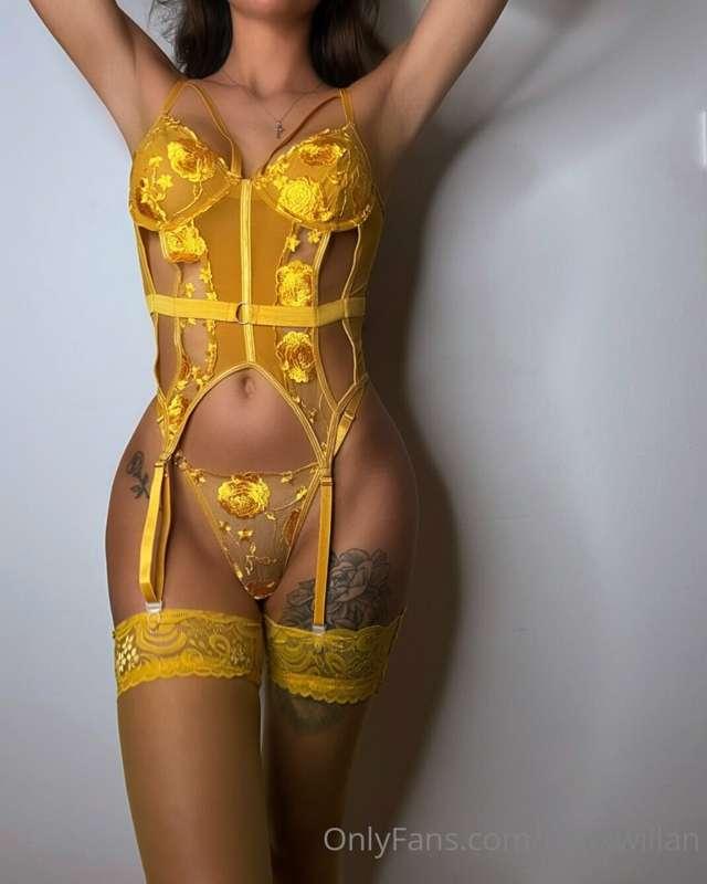 Can you see my clit 🙊