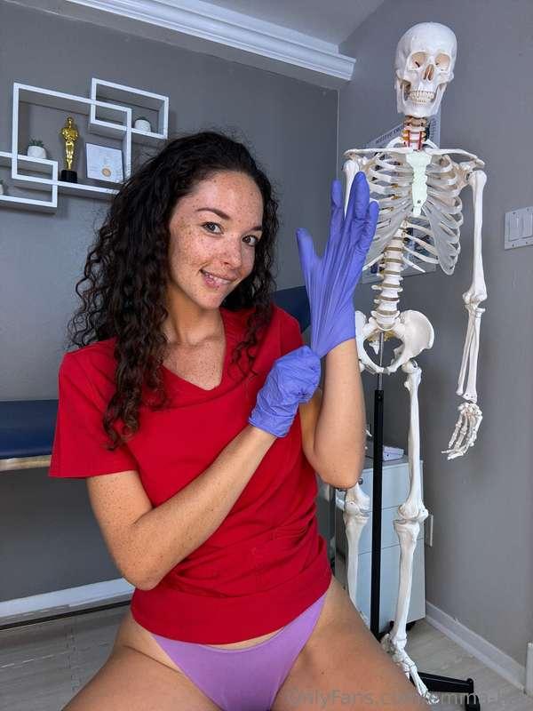Cum and see your favourite doctor👩‍⚕️...