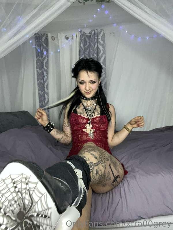 check ur DMs for the naughty 👀 💋