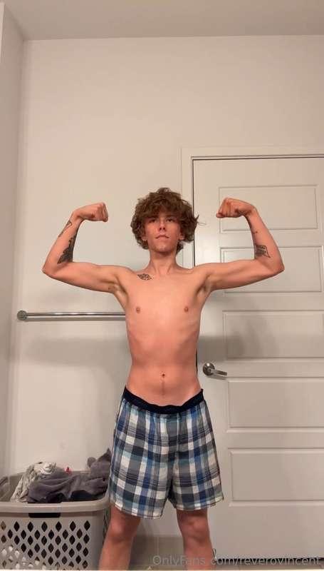 Strong enough to become your powerbottom😉