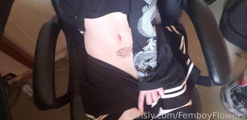 femboyflowers image #0