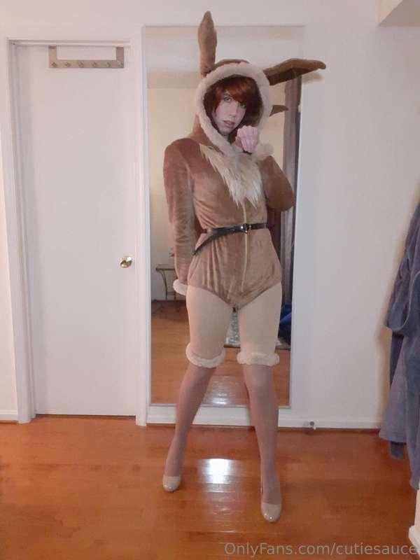 Do you guys like Eevee? Well have I got the costume for you ..