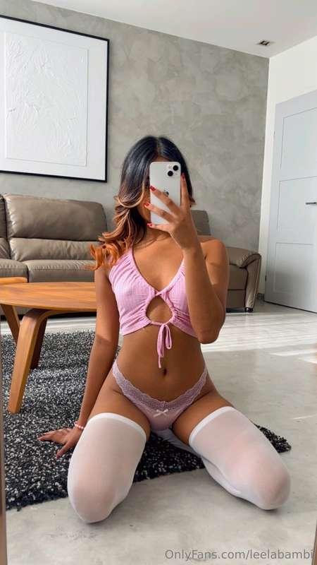 This is a cute outfit, is it going on the floor?😉