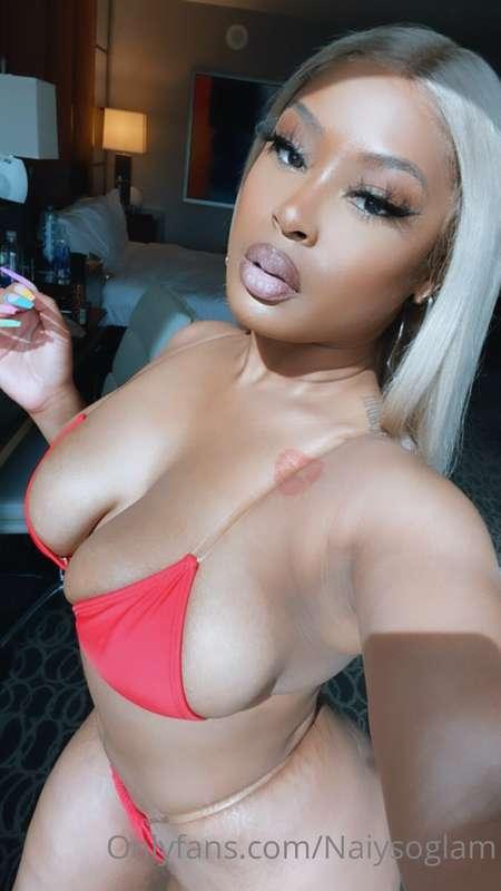 Let's play a game ❤️

Tip $3 to take my top off
Tip $5 to ta..