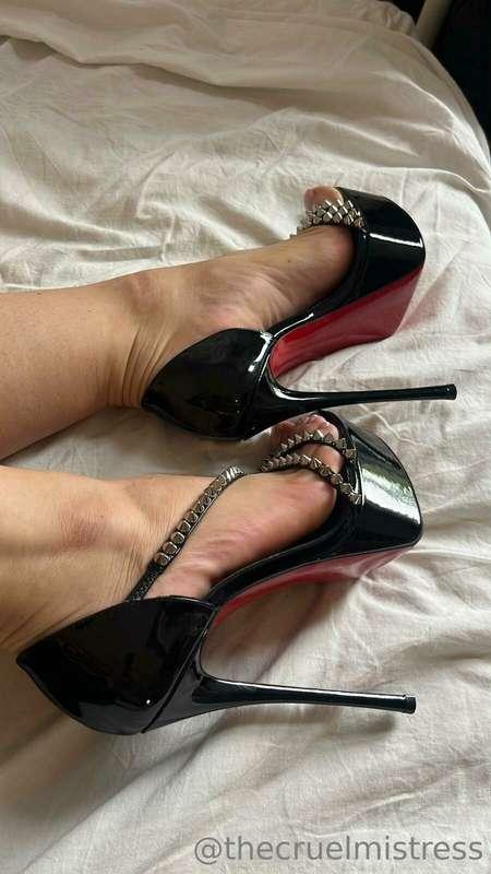 hi foot freaks