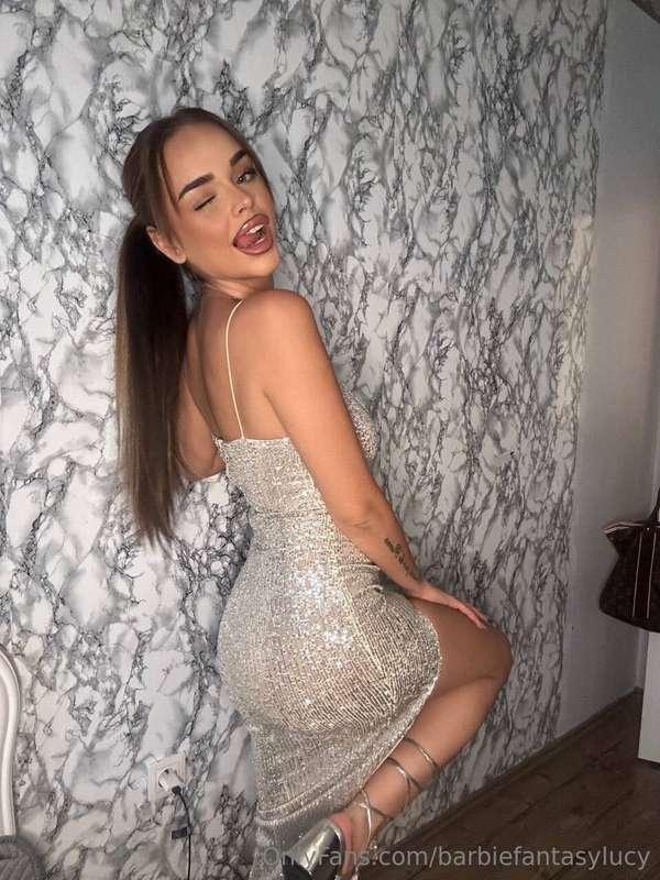 The part of my body i love the most is my back🥰And I LOVE wh..