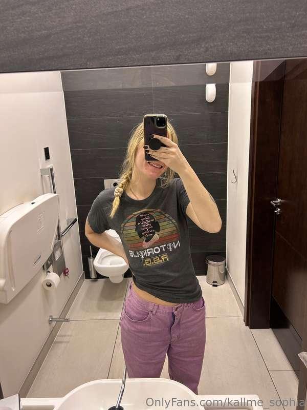Airport nudes ❤️