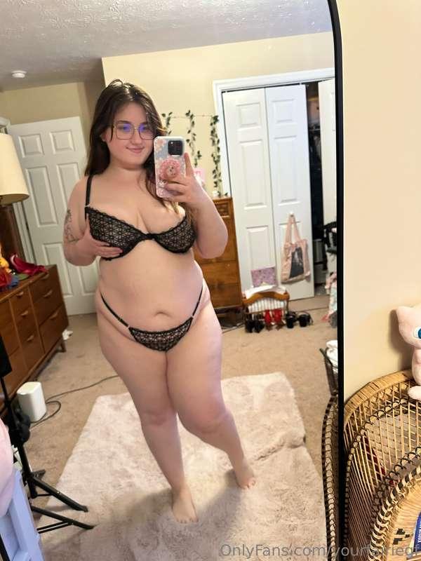 a couple pics in this set, do you like it? 💞