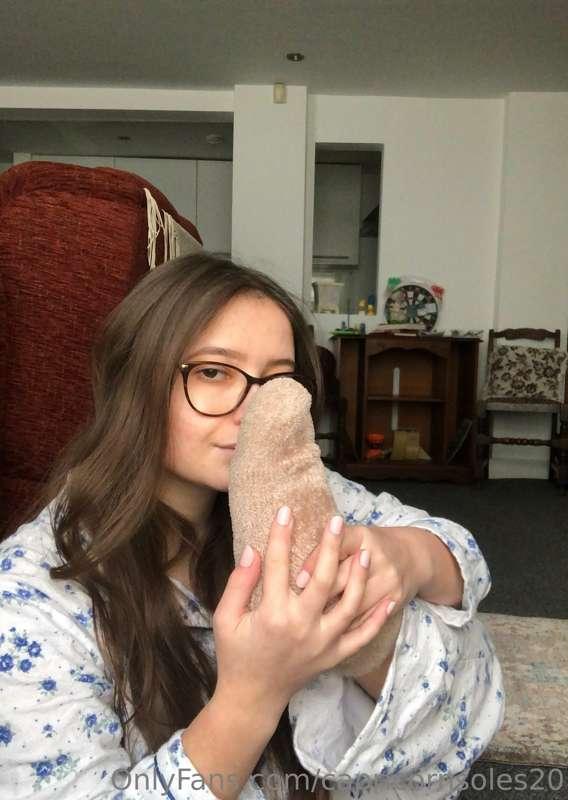 Sniffing my socks 😇 wanna smell for yourself?