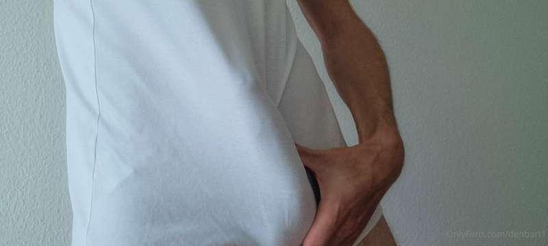 Should I rather wear boxers or pants?  Let the cock free 😅