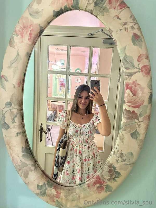 In this dress I feel like the heroine of an old movie 🎀🍓 Suc..