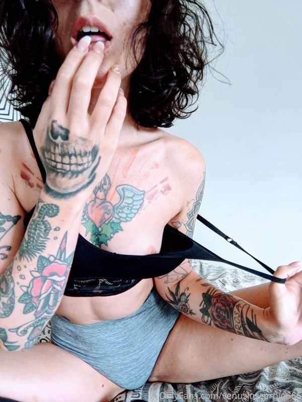 Happy Friday babe. I shot a very sexy photoset for you and h..