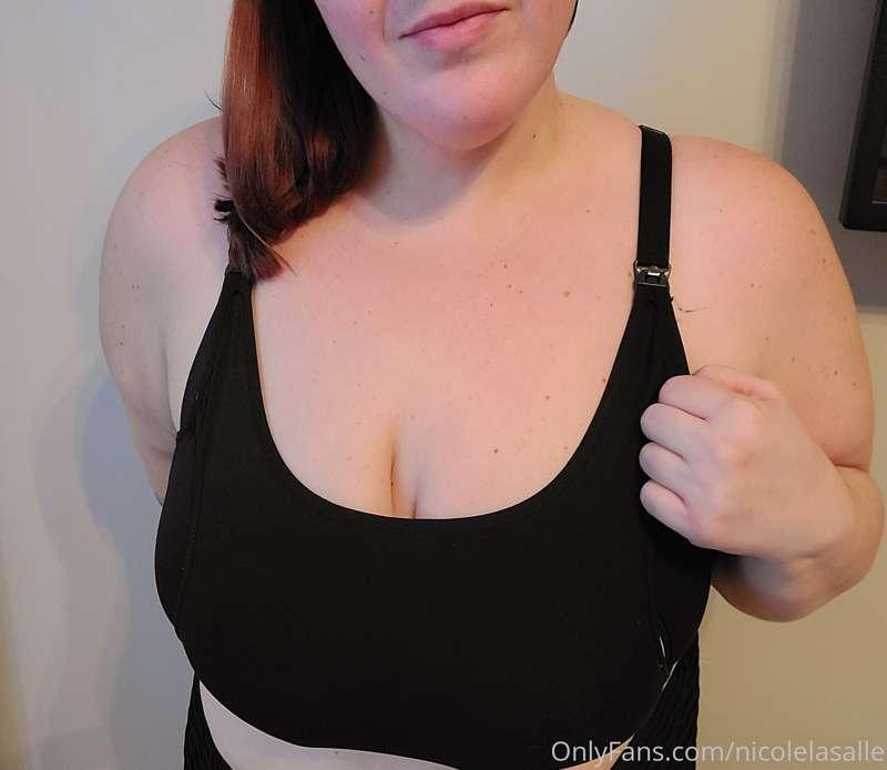 PUMPING IN A PUMP BRA: So nice to be hands free while pumpin..