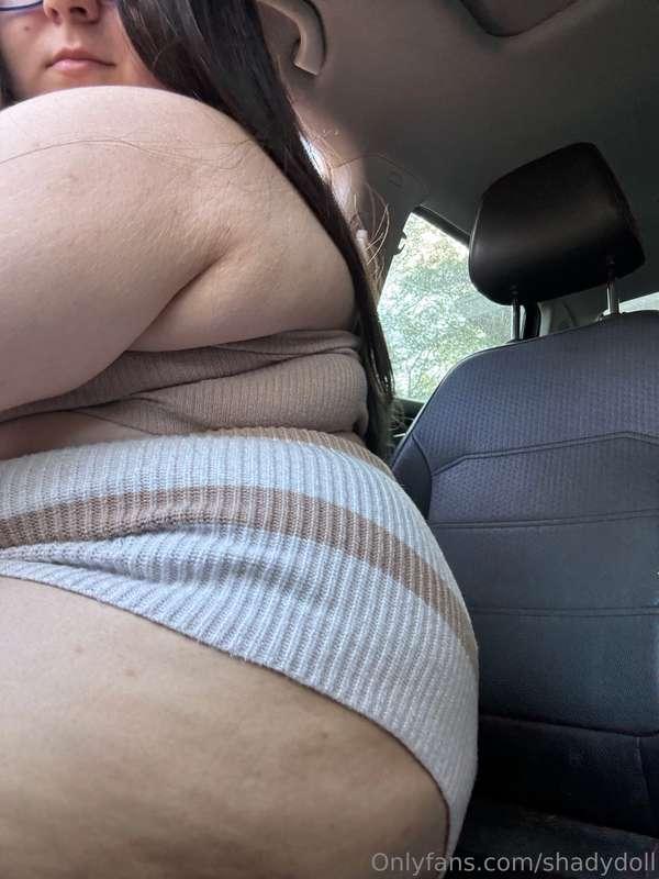 This plump body needs some love 👀😈😻