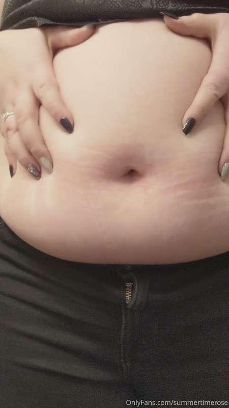 My poor belly has had to be in jeans all day, won't you come..