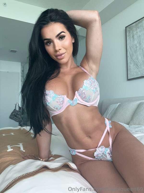 My bed is feeling lonely💋🥵