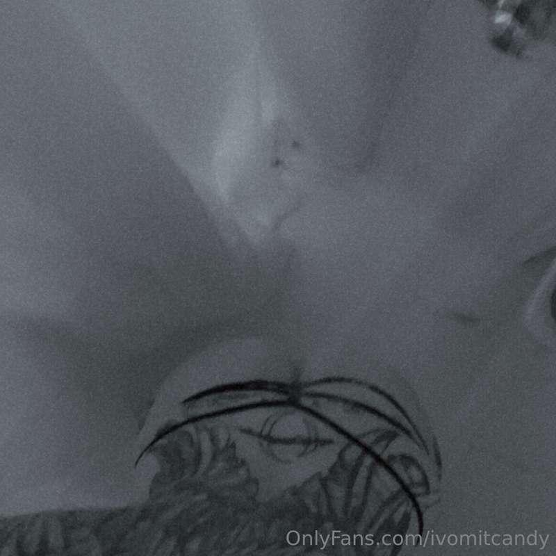 ivomitcandy image #1