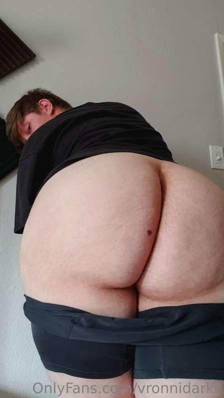 thecurvyprince image #0