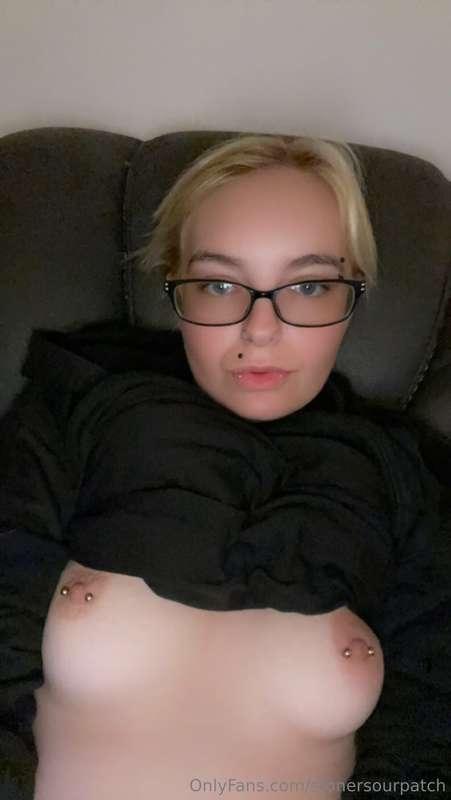 Im sorry I haven’t been active 🥺🖤 im mentally not ok and im ..