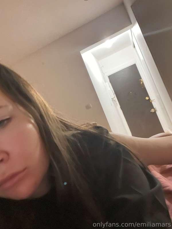 just a girl hornying in her bed 