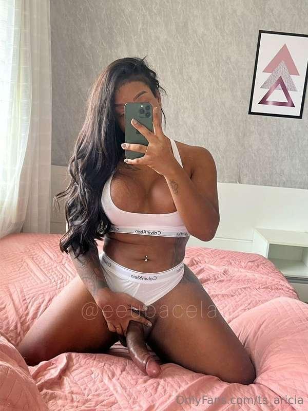 Hello daddy👋 my new friend is super sexy🤤🔥she's a sex bomb💣💥..