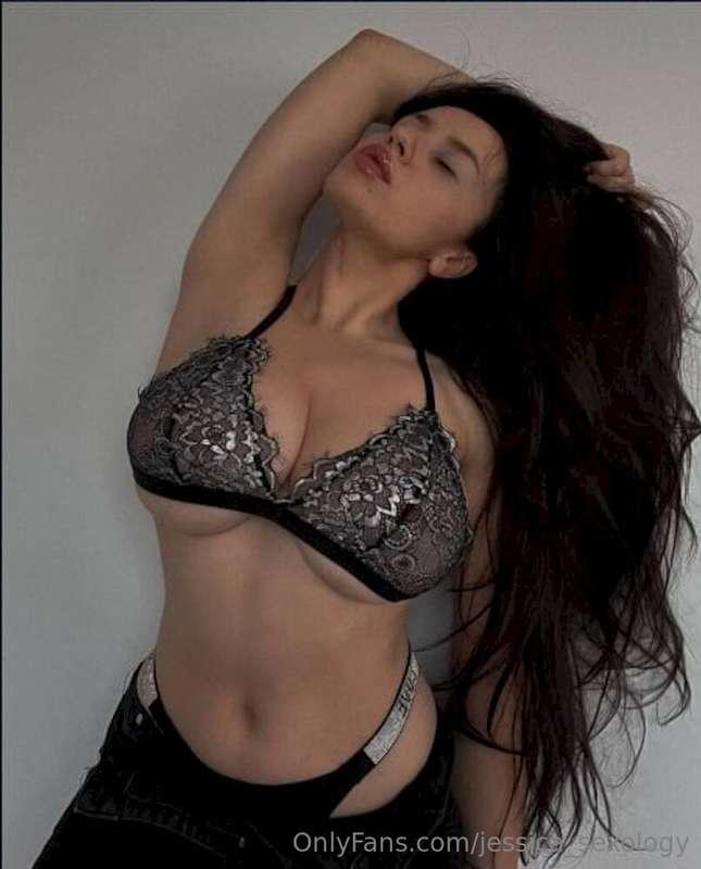 Lustful doll @ksenia_leoni  WITH A CREAMY PUSSY🍦💘Text her @k..