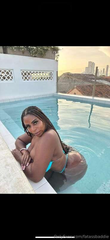 I am available for customs . Dm me 🥰🔥