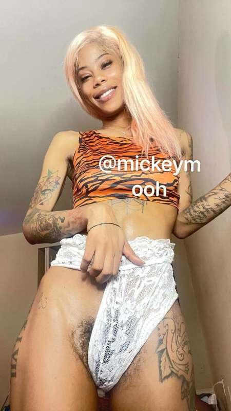 @mickeysobomb hasn’t shaved in 2 YEARS. She’s wondering if y..
