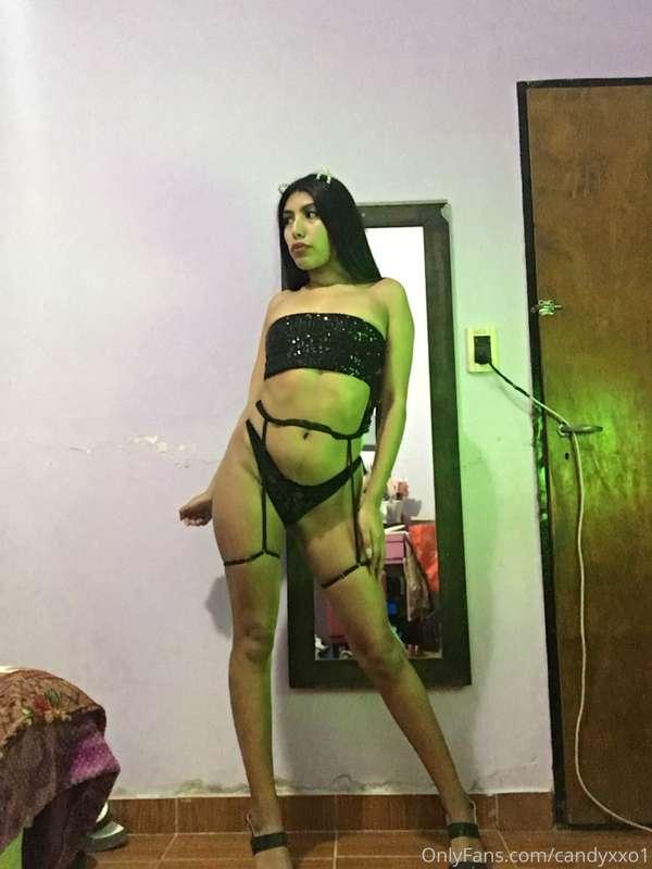 Les gusta!?
Te saco la lechita por video llamada o sexting?
..